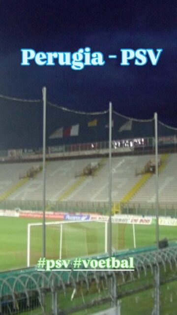 “D12 staat nog steeds in de playlist. De VHS-band ligt waarschijnlijk ergens op zolder. Maar Perugia 2004 zit nog altijd in het geheugen gegrift.”

#psv #passionover90 #perugia #awayday #europe